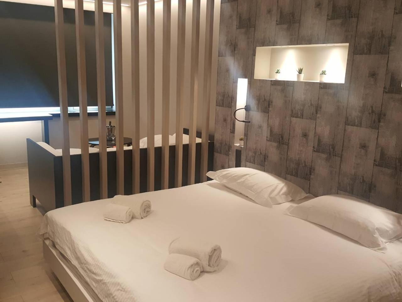 אתונה Mj Luxury Suites מראה חיצוני תמונה